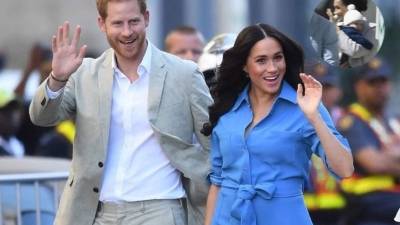 Los duques de Sussex llegaron hoy 23 de septiembre a Sudáfrica, en su primera gira oficial después de convertirse en padre de Archie Harrison, de cuatro meses, quien también los acompaña en el viaje.