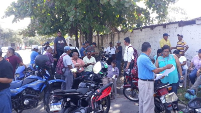 Desde tempranas horas, empleados de varias dependecias de la alcaldía ceibeña comenzaron la protesta.