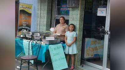 Ellos decidieron colocar un rótulo donde anuncian que de no tener dinero, siempre puede recibir el plato de comida gratis.
