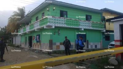 Elementos policiales y del Ejército llegaron a la escena del crimen.