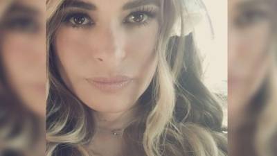 La bella presentadora se animó a posar en 'topless'.// Foto Instagram Galilea Montijo.