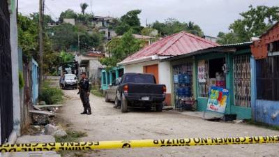 La Policía Nacional cerró la cuadra donde ocurrió el hecho a la espera del equipo forense.