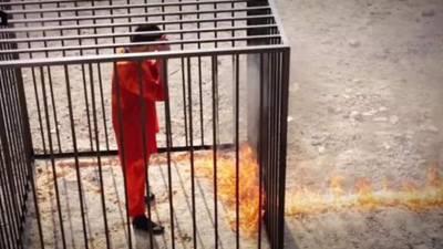 ISIS roció con gasolina a las víctimas.