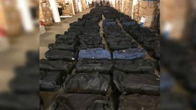 Droga. La Oficina de Investigación Aduanera de Hamburgo muestra el envío de cocaína de 4.5 toneladas que incautaron.