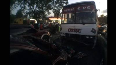 El bus entró con violencia y causó problemas en la zona norte de Honduras.