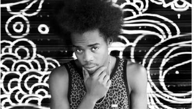 José Marcelo Norales, El Menor firma con El Boy C y Frank Martínez, mánager de Farruko.