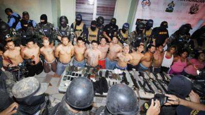 18 cabecillas de la pandilla 18, entre ellos dos asesinos confesos del crimen del periodista Igor Padilla, fueron detenidos por la Fuerza Nacional de Seguridad Interinstitucional (FUSINA), en la colonia La Unión de San Pedro Sula y el sector Planeta de La Lima.