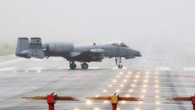 Un avión militar A-10 Thunderbolt listo para despegar de una base aérea estadounidense en Osan (Corea del Sur). EFE/Archivo