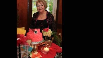 Rosa Idalia Gavidia, muy querida en los estrechos círculos de la auténtica sociedad sampedrana, estuvo emocionada por su tarde primaveral.