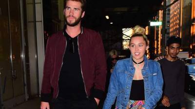 Liam Hemsworth y Miley Cyrus. Foto archivo Showbiz.