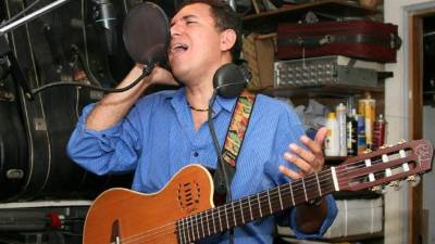 El cantante ceibeño Guillermo Anderson.