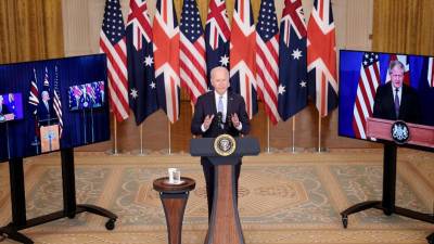 El presidente de los Estados Unidos, Joe Biden, participa en una conferencia de prensa virtual sobre seguridad nacional con el primer ministro británico Boris Johnson y el primer ministro australiano Scott Morrison.