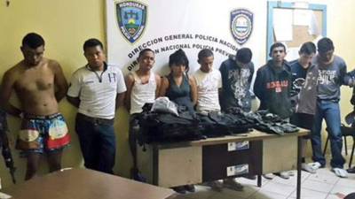 Entre los nueve detenidos está una mujer quien será investigada por otros delitos.