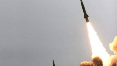 Foto de archivo del momento del lanzamiento de un misil desde Yemen contra Arabia Saudí