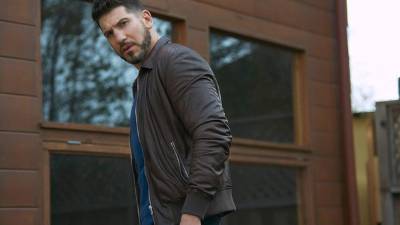 Bernthal pronto estrenará proyectos cinematográficos como “Pilgrimage”, “The Accountant”, “Shot Caller” y “Baby Driver”.