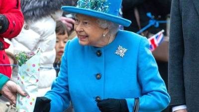 La reina Isabel II continúa con su agenda pese a la crisis por el coronavirus.