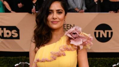 Salma Hayek presentará uno de los premios de la 75 edición de los premios Globos de Oro este 07 de enero.