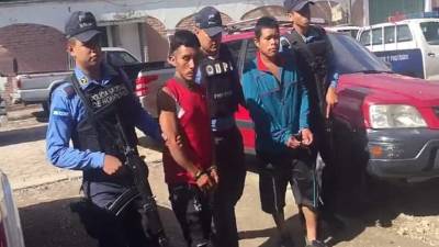 Momento en que eran trasladados por la Policía Nacional y la DPI.