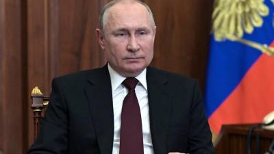El presidente ruso Vladimir Putin habla durante su discurso a la nación en el Kremlin en Moscú.