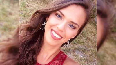 La modelo francesa Morgane Rolland fue atropellada por un tractor cuando disfrutaba de su día libre dando un paseo en bicicleta.