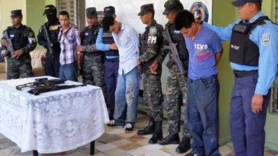 Momento en que eran presentados por la Policía Nacional y Militar en la zona norte.