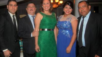 José Altamirano, Mauricio y Wendy Contreras, Vanesa y Rafael Carías.