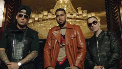Romeo Santos colaboró con Wisin & Yandel en el tema 'Aullando', tema incluido en su más reciente producción 'Los campeones del pueblo'.