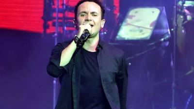 El primer sencillo del disco “Entre mi vida y la tuya” llegó a ocupar el primer puesto en la lista Tropical de Billboard.