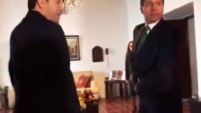 Medios de México destacan que se trata de una arma.