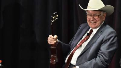 Foto de archivo del propietario del grupo Berkshire Hathaway, el multimillonario Warren Buffett. EFE/Archivo