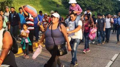 Cientos de hondureños al parecer van decididos a llegar a Estados Unidos.