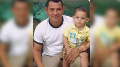 Foto en vida de Henry Orlando Castellanos (35) y Henry Noel Castellanos (2).