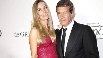 Banderas acudió a la localidad madrileña de Alcalá de Henares para recibir de manos del rey Felipe, el premio Camino Real.