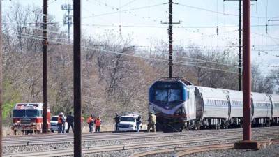 El tren impactó con una retroexcavadora.