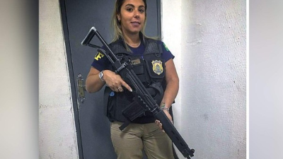 En su cuenta de Instagram, donde tiene más de 13 mil seguidores, constantemente publica fotos en las que presume generosamente sus otras 'armas'.