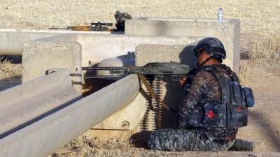 Un miembro de la policía federal iraquí monta guardia en Hawijah, en la provincia de Kirkuk (Irak). EFE/Archivo