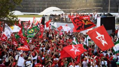 Partidarios del expresidente Lula da Silva se han movilizado para brindarle su apoyo.