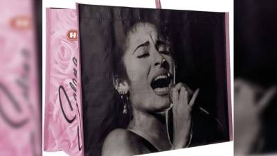 Está es la bolsa de Selena Quintanilla que se vendió en el supermercado HEB