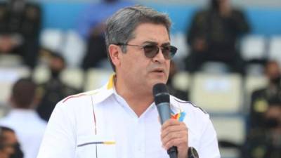 El presidente de Honduras, Juan Orlando Hernández, participó en una jornada cívica conmemorativa a la independencia en el Estadio Nacional de Tegucigalpa, con acceso restringido al público por la pandemia de covid-19.