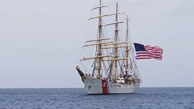 Los hondureños en Roatán pueden visitar el buque de vela.