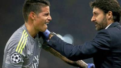 El médico del Real Madrid colocó el hombro de James Rodríguez.