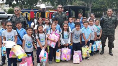Las autoridades de Fusina compartieron un tiempo ameno con los escolares.