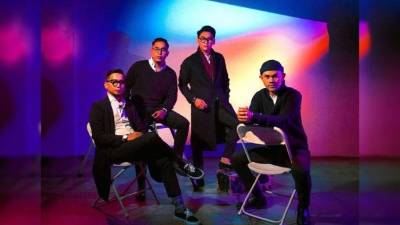 La banda indonesa estaba en pleno concierto cuando una ola gigante impactó contra ellos este sábado 22 de diciembre en Indonesia.El vocalista ya confirmó la muerte de dos miembros del equipo, así como los aún permanecen desaparecidos.