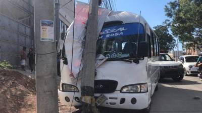 Las autoridades investigan al conductor de la unidad.