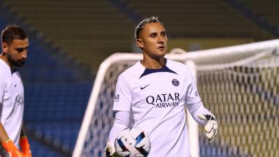 Keylor Navas mantiene una lucha por la titularidad con el italiano Donnarumma en el PSG.