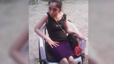 Desde que nació en una montaña de San Marcos, Santa Bárbara, era la muñeca de la familia que la llevaba chineada por la casa, hasta que le regalaron una silla de ruedas.