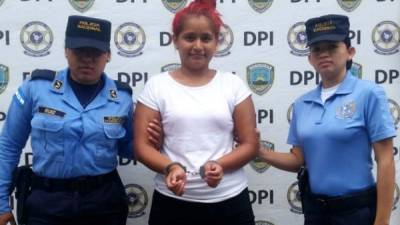 La joven capturada fue identificada por las autoridades policiales como Francis Marisol Mejía Inestroza.