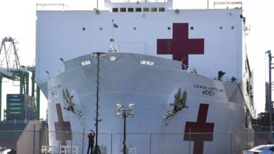 El buque hospital de la Armada de Estados Unidos atracado en Los Ángeles. Foto:AFP