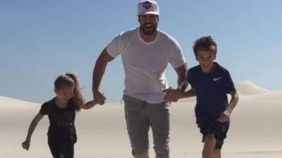Desde hace dos semanas la aventura de William Levy en Sudáfrica ha tomado un giro muy familia.
