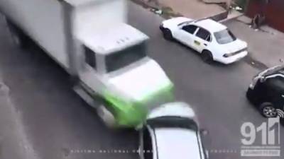 El exceso de velocidad impidió que el camión frenara para evitar el impacto.